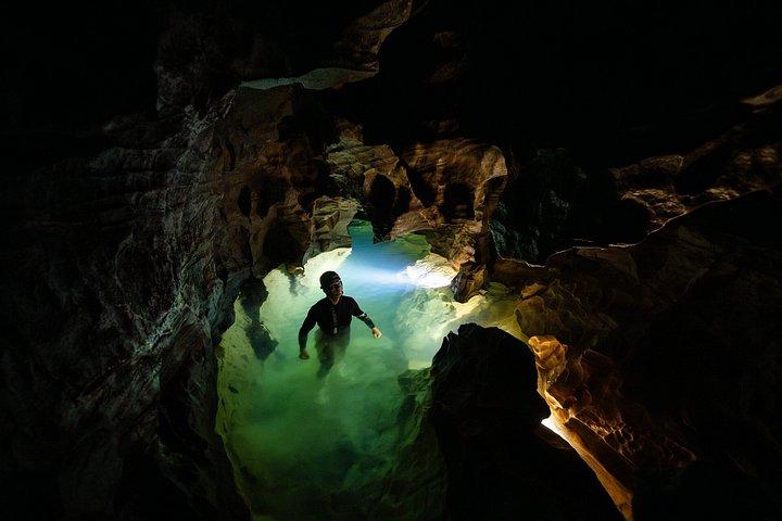 アンダーワールドブラックウォーターアドベンチャー-オークランド発プライベートツアー