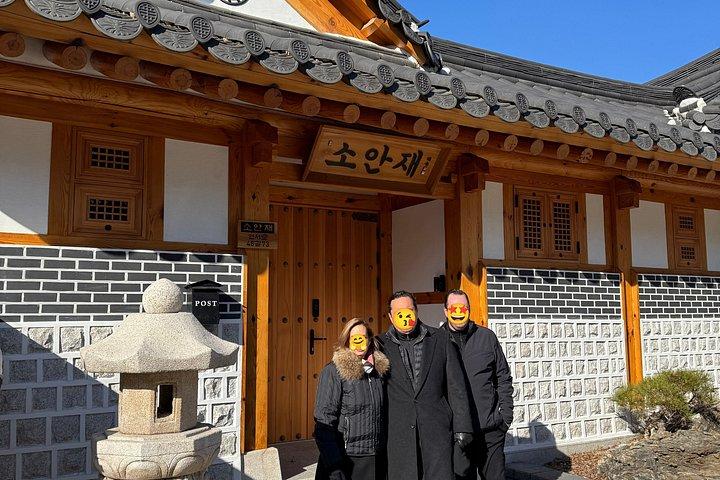 Seoul: Private Luxury SUV Tour by Escalade | Minimum Walking