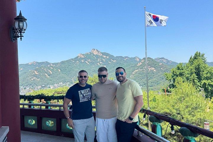 Seoul: Private Luxury SUV Tour by Escalade | Minimum Walking