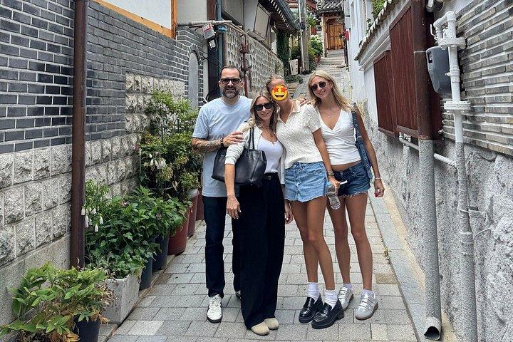 Seoul: Private Luxury SUV Tour by Escalade | Minimum Walking