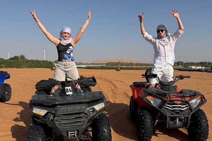 VIPデザートサファリドバイクワッドバイク付きラクダ乗りBBQディナー
