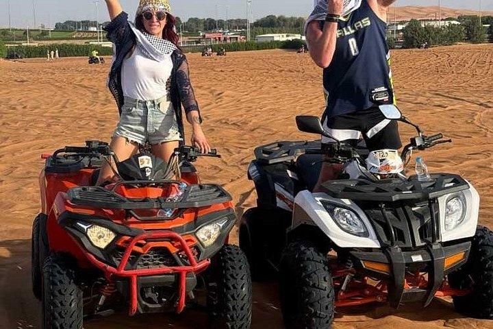 VIPデザートサファリドバイクワッドバイク付きラクダ乗りBBQディナー