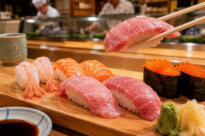Tokyo Ameyoko Market Food Tour : Autentico Ueno Street Food Feast
