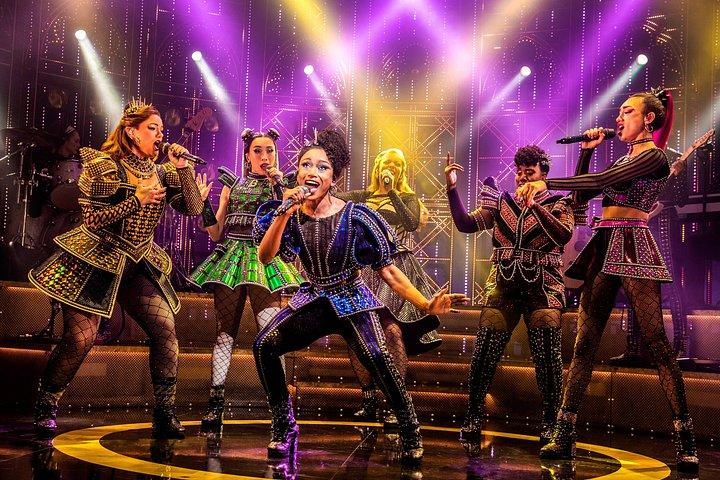 SIX the Musical Tickets - ロンドンのヴォードヴィル劇場