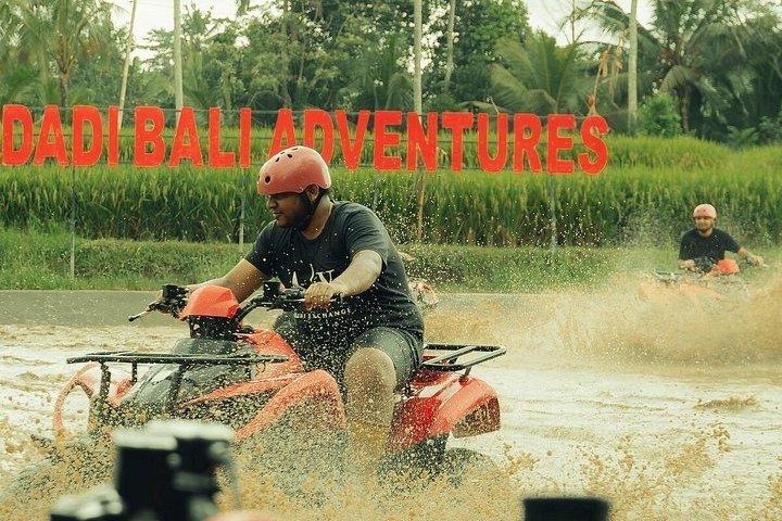 ウブドATVクワッドバイクとマウントバトゥールサンライズジープコンボ