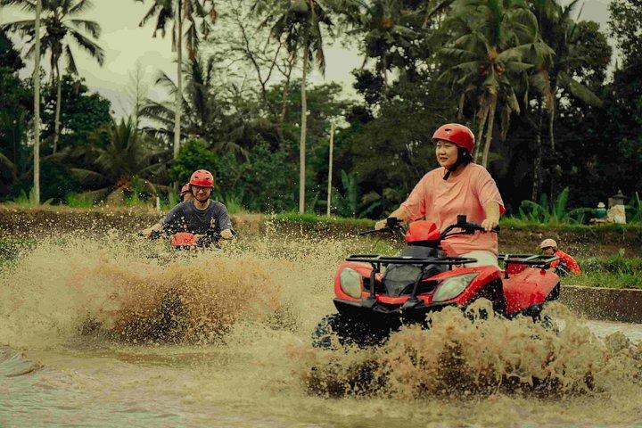 ウブドATVクワッドバイクとマウントバトゥールサンライズジープコンボ