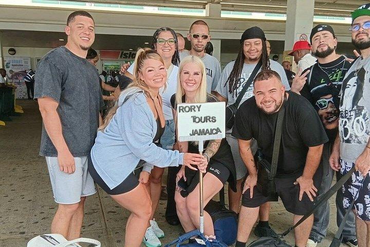 サングスター国際空港からネグリル・リゾーツへの送迎