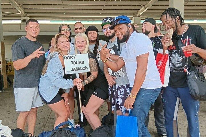 サングスター国際空港からネグリル・リゾーツへの送迎