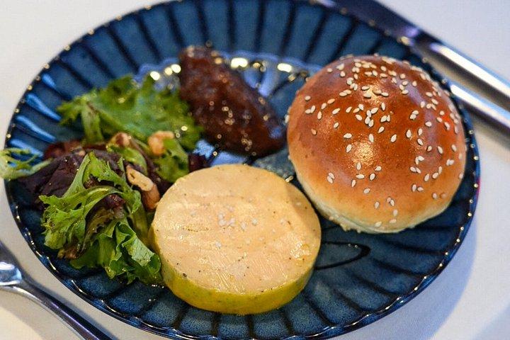 Paris Gourmet Dinner Seine Flusskreuzfahrt mit Sänger und DJ Set