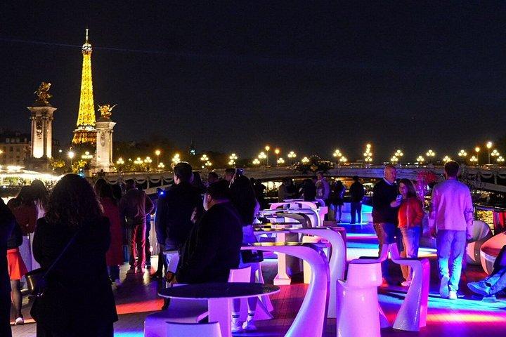 Paris Gourmet Dinner Seine Flusskreuzfahrt mit Sänger und DJ Set