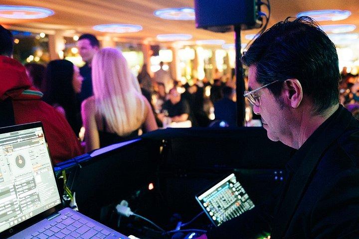 Paris Gourmet Dinner Seine Flusskreuzfahrt mit Sänger und DJ Set