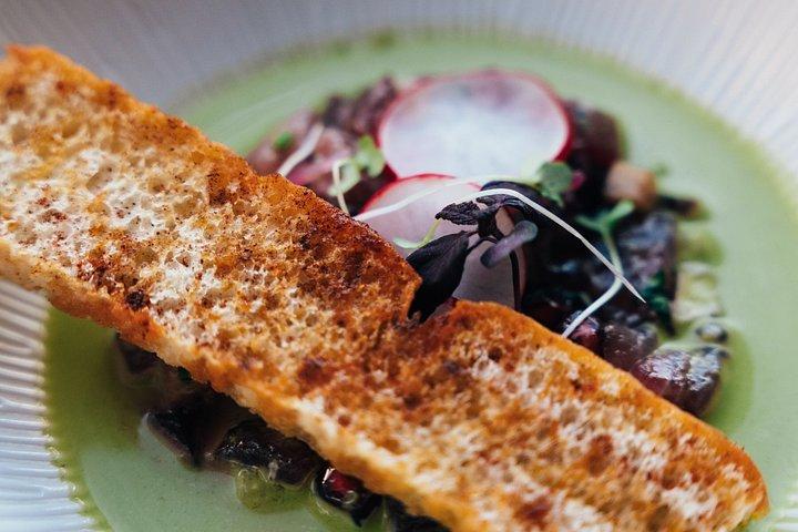 Paris Gourmet Dinner Seine Flusskreuzfahrt mit Sänger und DJ Set