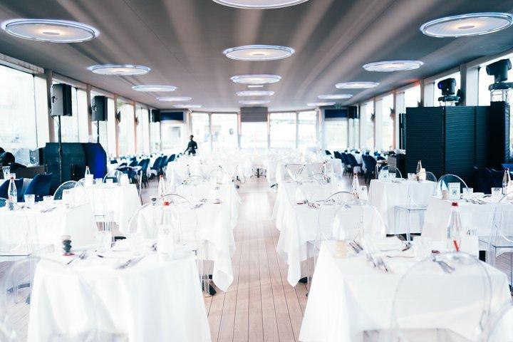 Paris Gourmet Dinner Seine Flusskreuzfahrt mit Sänger und DJ Set