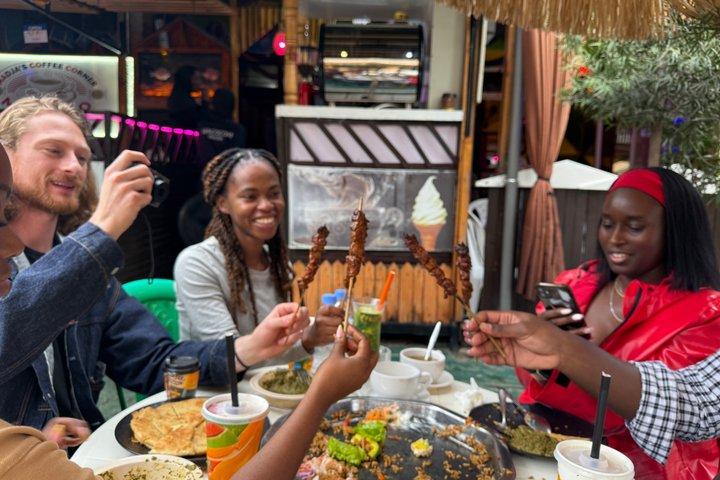 Kigali City Tour: Historie, kunst og lokale højdepunkter.
