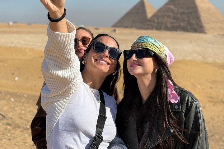 ギザのピラミッド、スフィンクス、GEMミュージアム、ナイルツアーのオールインクルーシブツアー