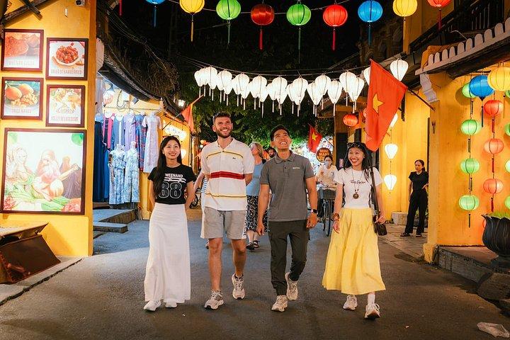 ホイアン：サンセットバイツ、団子作り＆旧市街散策
