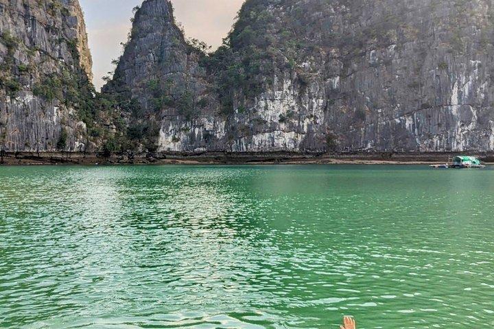 Excursão de barco de 1 dia pela Baía Lan Ha- Ha Long saindo da Ilha Cat Ba com almoço