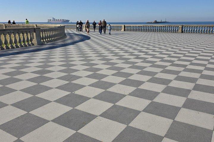 Tour privado en carrito de golf Livorno : City & Seafront Puntos destacados