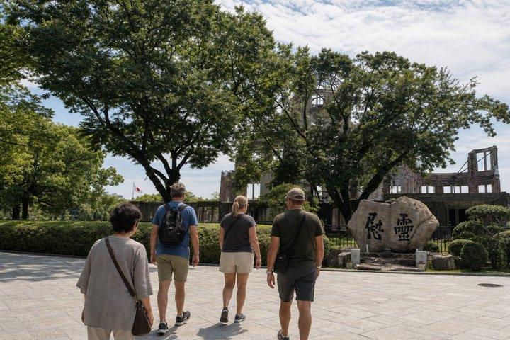 広島平和記念公園ウォーキングツアー（現地ガイド付き）