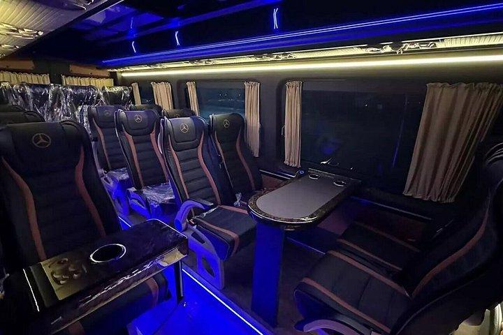 チャリン・キャニオン・コルセイ湖とカイディ湖1日VIPカー