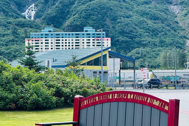 アンカレッジからウィッティア・クルーズ・トランスファー（ワイルドライフ付き）