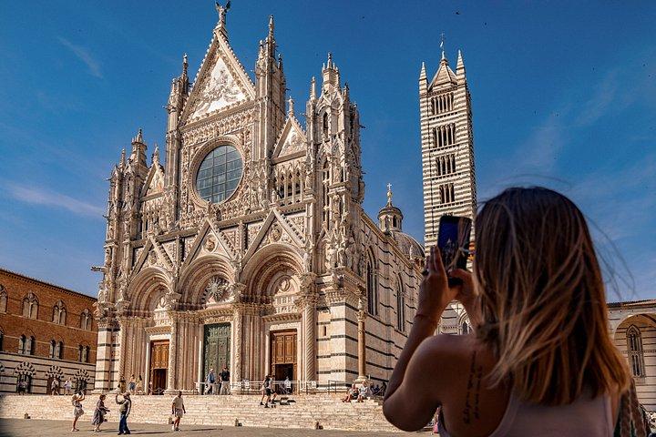 トスカーナ一日旅行：ピサ、シエナ、サン・ジミニャーノ＆キアンティランチ