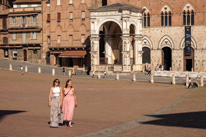 トスカーナ一日旅行：ピサ、シエナ、サン・ジミニャーノ＆キアンティランチ