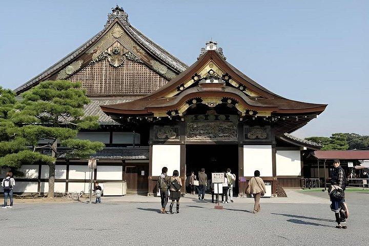 金閣寺嵐山と二条城日帰りツアー