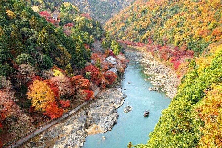 金閣寺嵐山と二条城日帰りツアー
