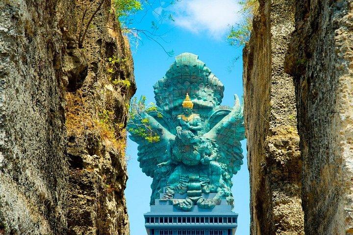 ウルワツプライベートツアージンバランでのロマンチックディナー付き