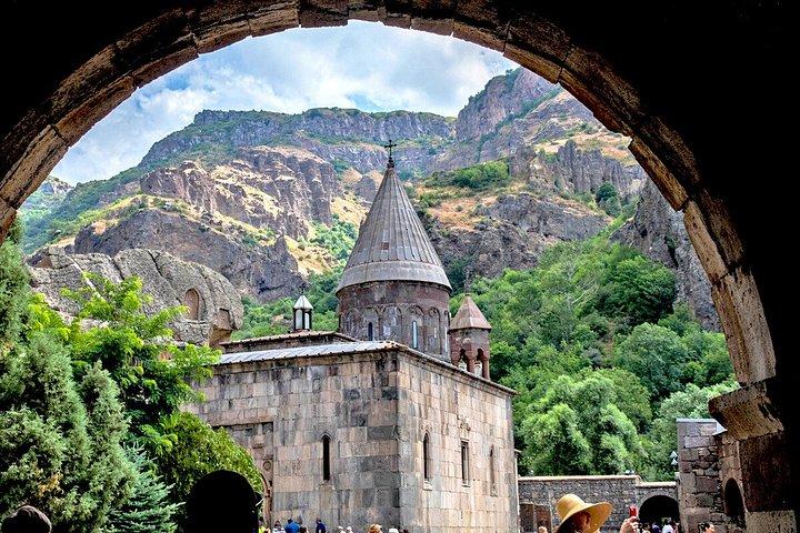 エレバンからのプライベート7-8時間のホル・ヴィラップ、ガルニ寺院、ゲハルト修道院旅行