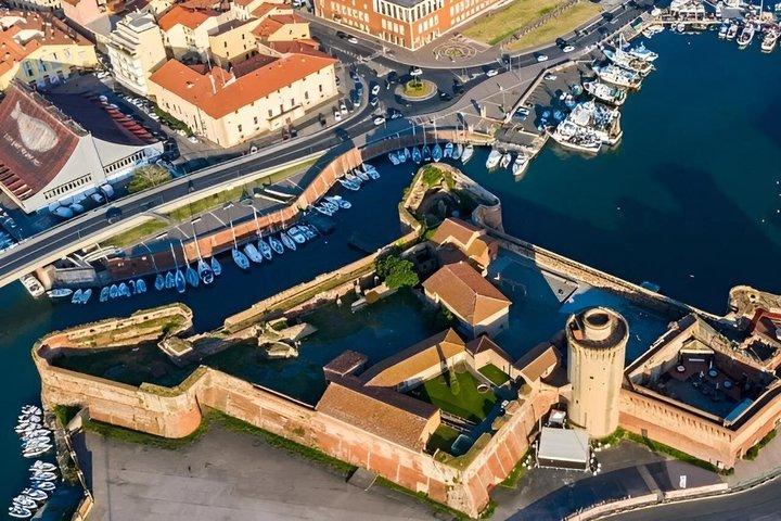 Tour privado en carrito de golf Livorno : City & Seafront Puntos destacados