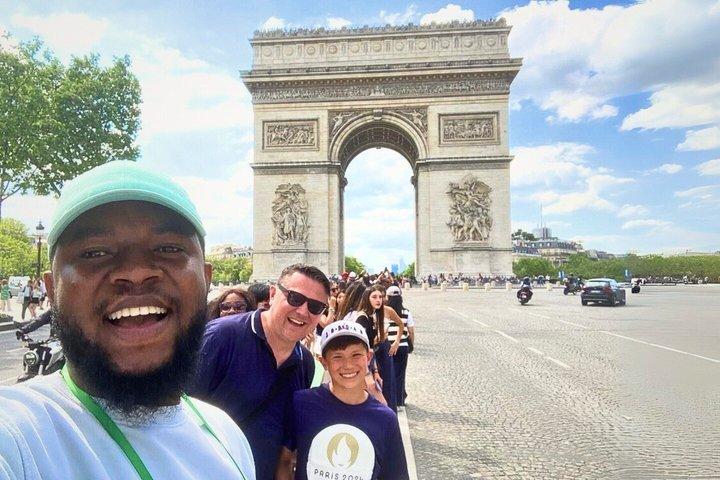 Tour naar de Champs Élysées met toegang tot de Arc de Triomphe of Louis Vuitton