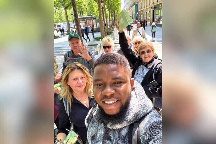 Tour naar de Champs Élysées met toegang tot de Arc de Triomphe of Louis Vuitton