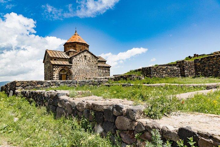 Tour privado a Tsaghkadzor, Lago Sevan, Sevanavank, Dilijan, Haghartsin