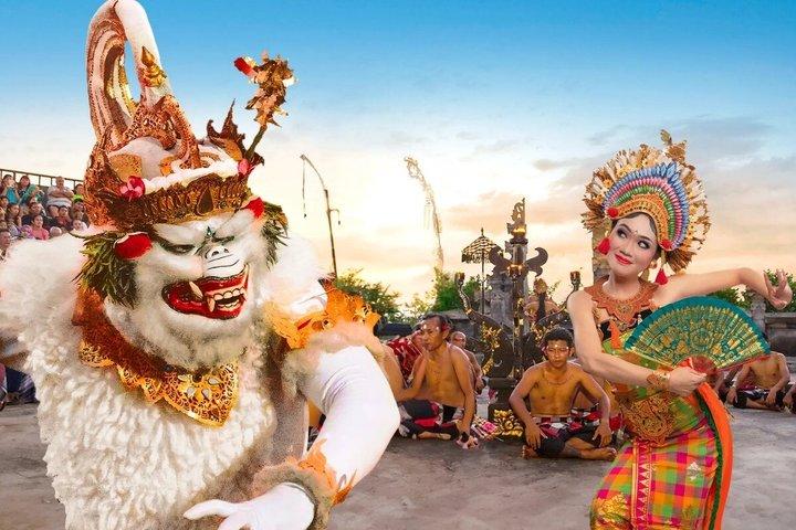 バリ島全日ツアービーチウルワツ寺院とケチャダンス