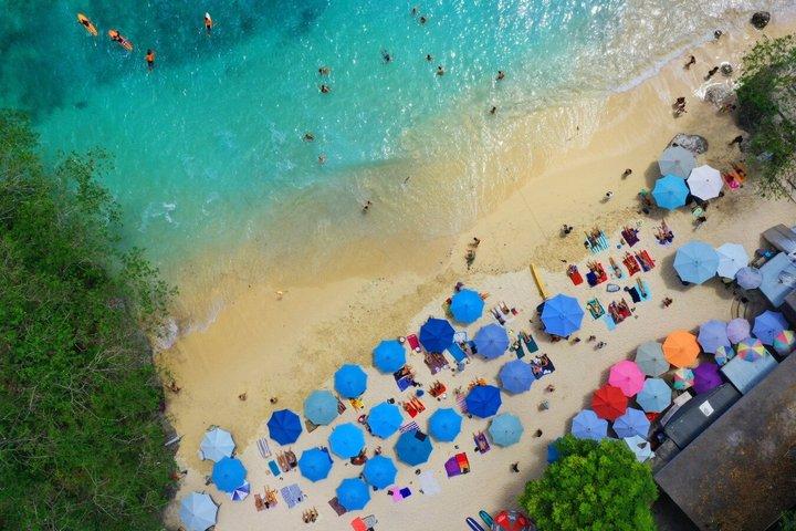 バリ島全日ツアービーチウルワツ寺院とケチャダンス
