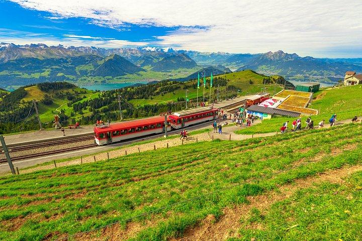 バーゼル発リギ山とルツェルン湖小グループ日帰りツアー