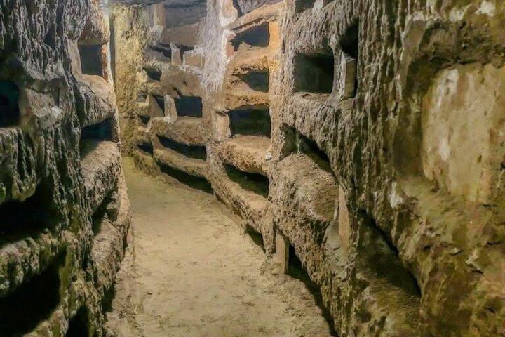 Roma : Catacumbas Underground & Colosseum Excursión para grupos pequeños
