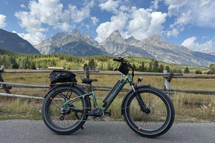 Door2Door E-Bike 配達 - ジャクソン ホールと GTNP で最も景色の良いルートに乗ります。