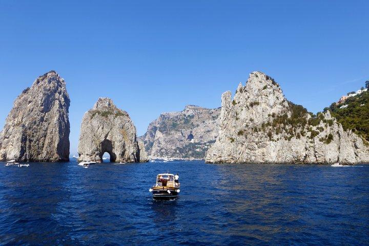 Excursion d'une journée en croisière et visite de la ville Capri au départ de Naples