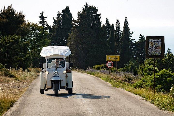 エトゥク・トゥク『フヴァル・ラベンダー畑、石村、景勝』
