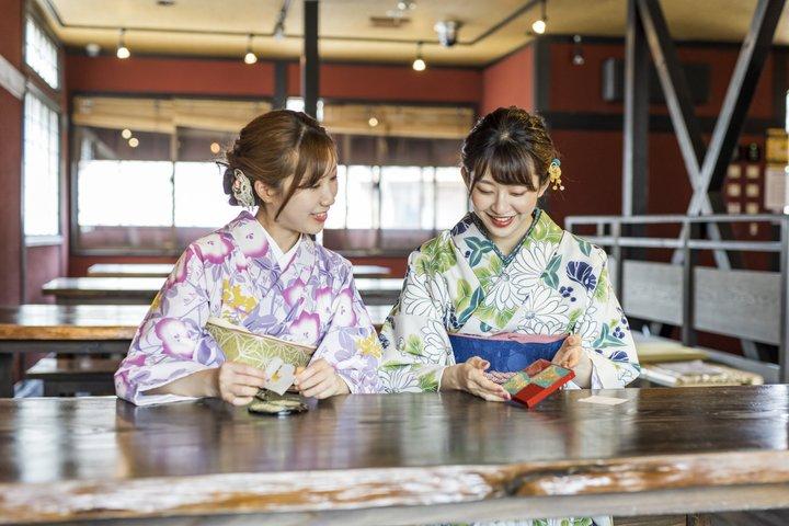 Atelier d'artisanat de feuilles d'or de Kanazawa dans le district de Higashi Chaya