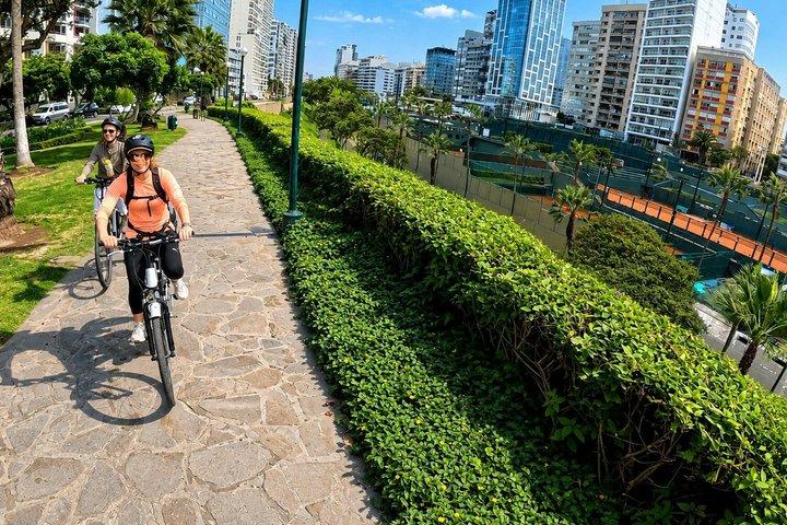 Tours en vélo électrique à Lima (Miraflores - Barranco 13 km)