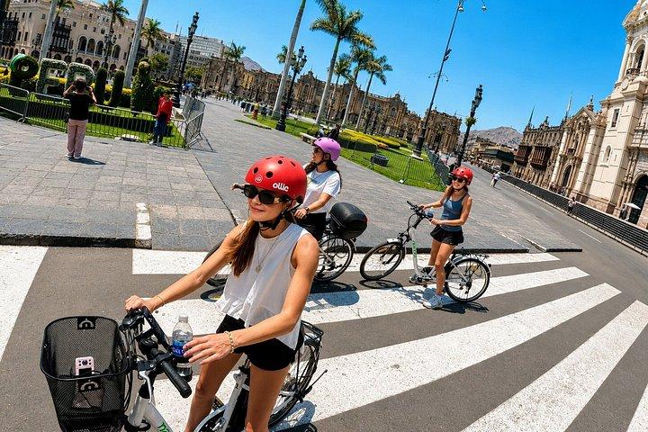Lima Historic Centre from Miraflores by E bike 25km