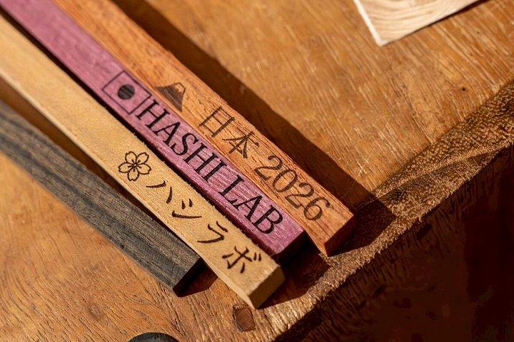 大阪心斎橋で自分だけの箸を作ろう