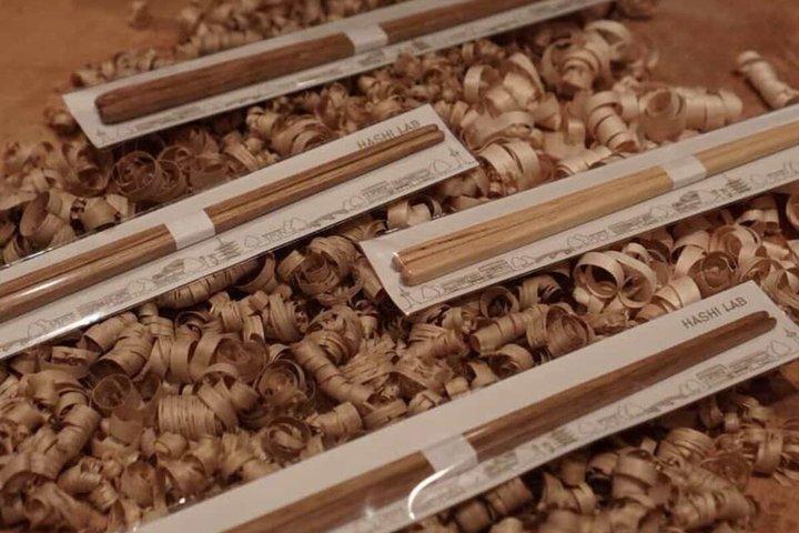 大阪心斎橋で自分だけの箸を作ろう