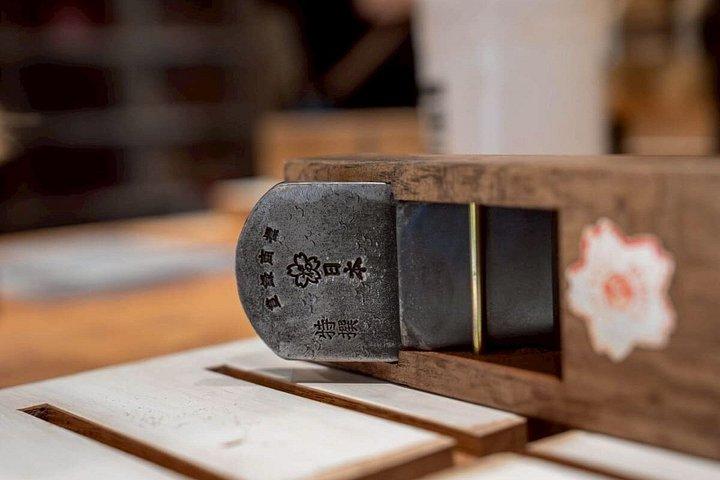 大阪心斎橋で自分だけの箸を作ろう