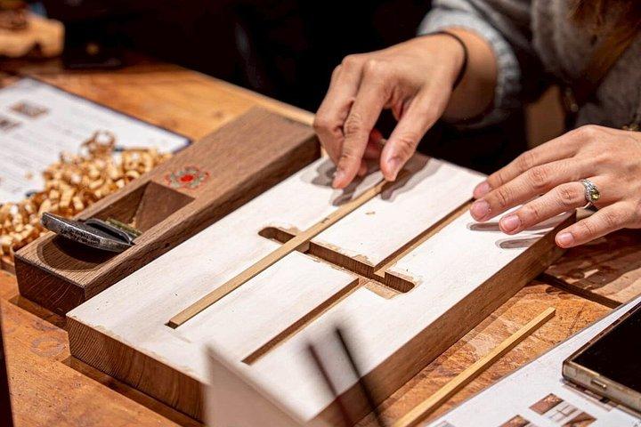 大阪心斎橋で自分だけの箸を作ろう