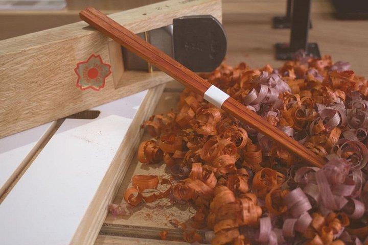 大阪心斎橋で自分だけの箸を作ろう